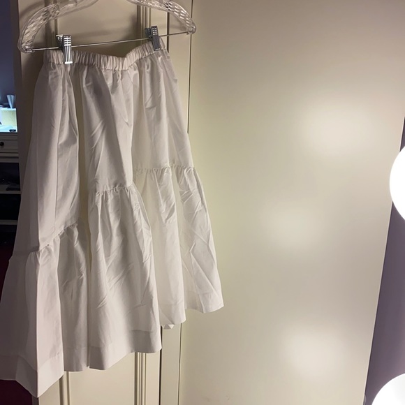 White knee length tiered skirt - Picture 1 of 3
